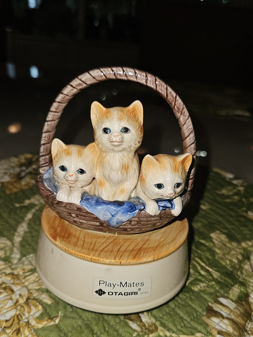 Cats In Basket Decor Musuc Doesnt Work Still Pretty Piece